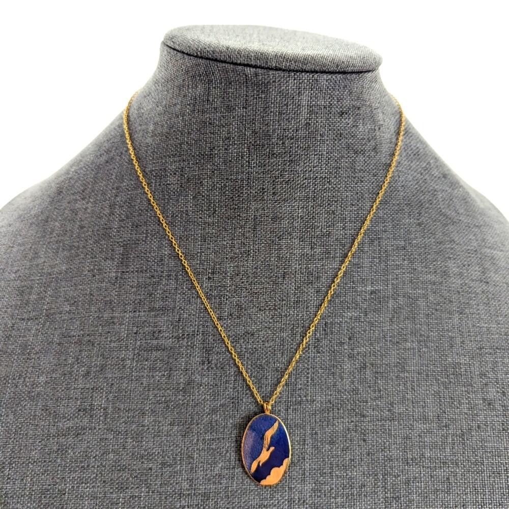 Vintage Gold Tone Cobalt Blue Enameled Seagull Beachy Oval Pendant Necklace